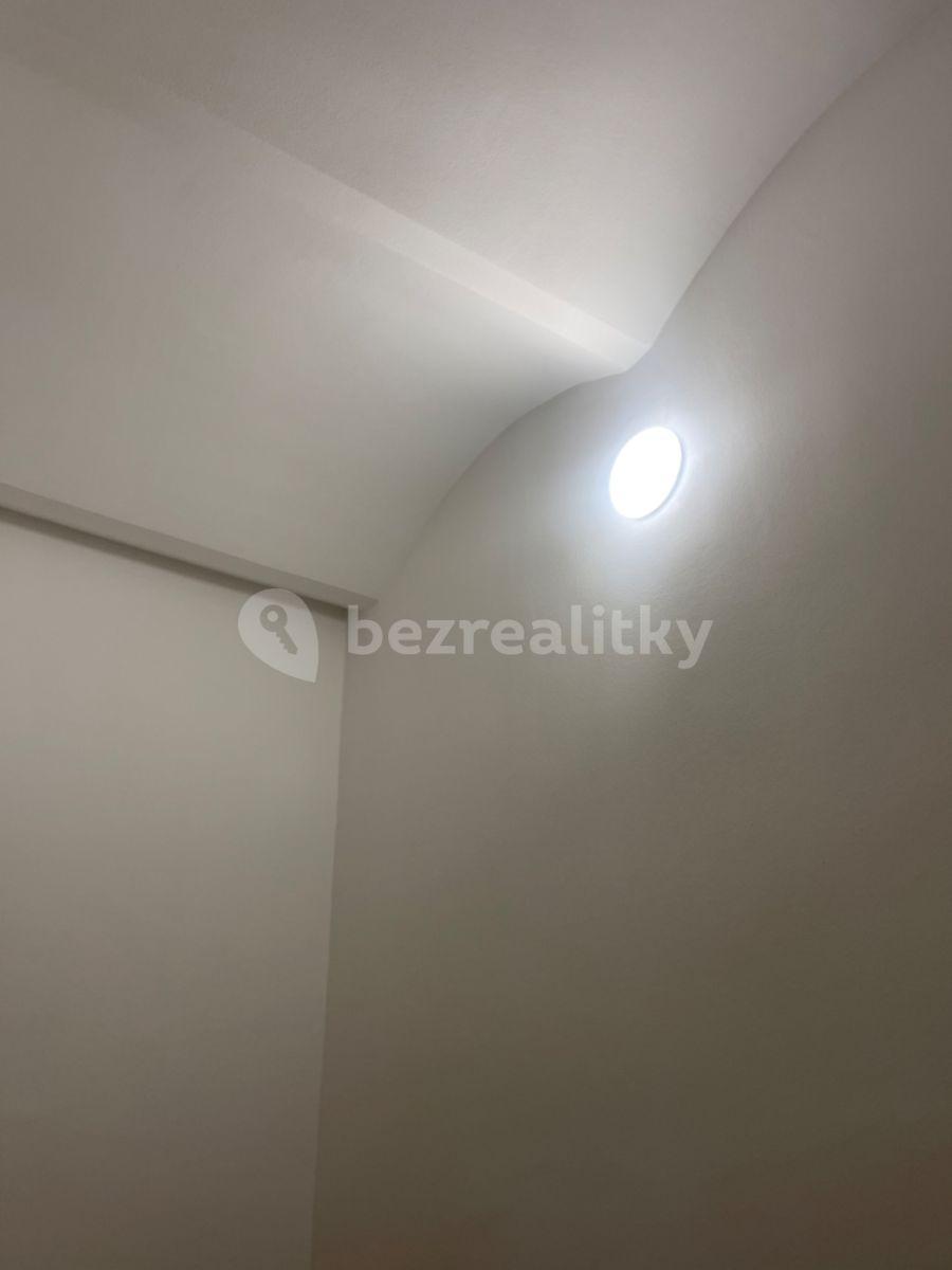 Prenájom bytu 1-izbový 70 m², Chodská, Praha, Praha