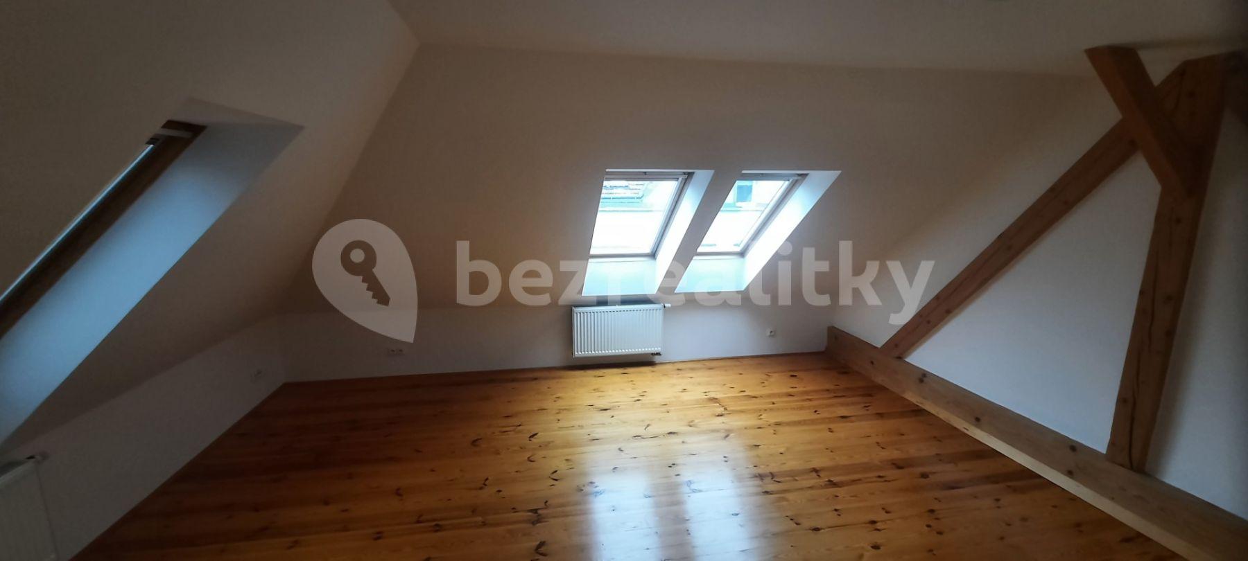 Prenájom bytu 3-izbový 105 m², U Strže, Praha, Praha