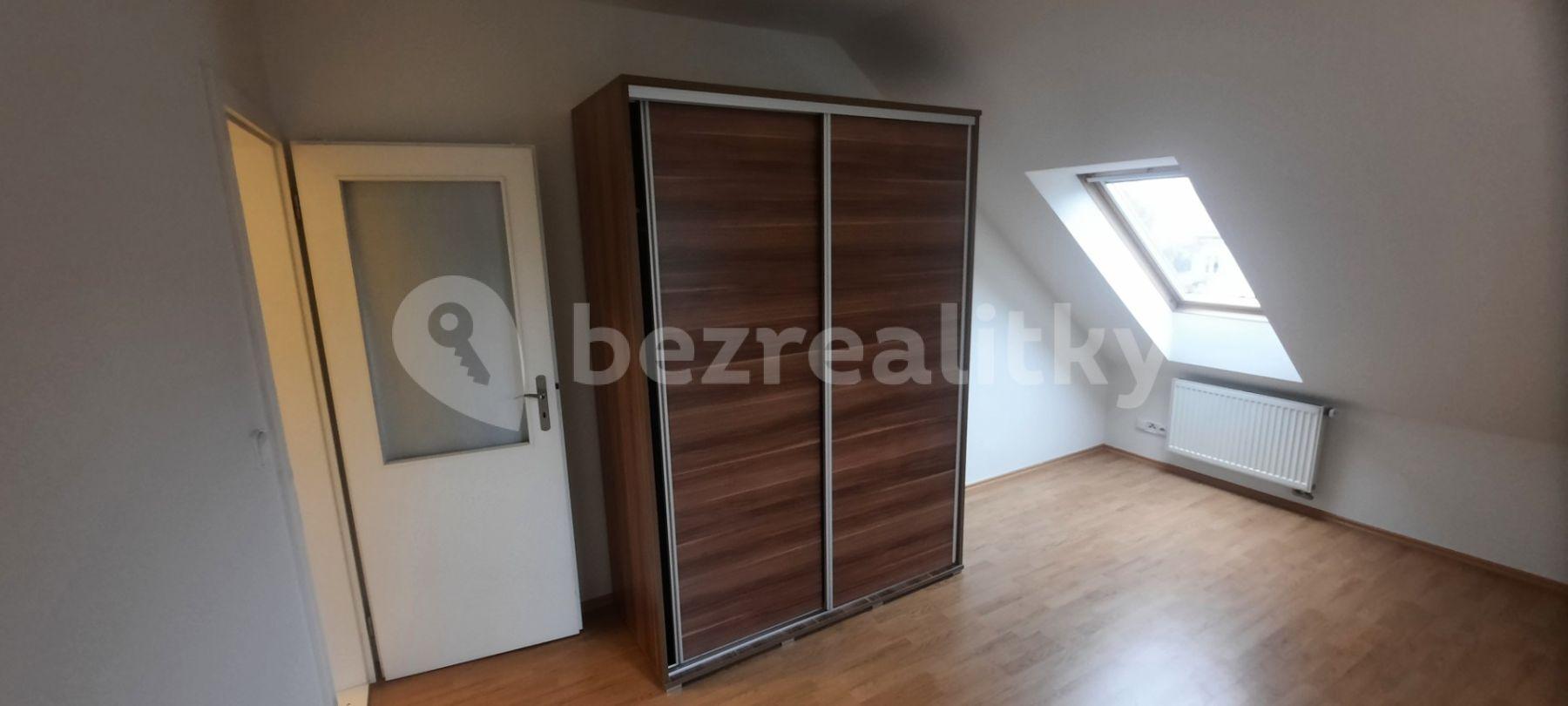 Prenájom bytu 3-izbový 105 m², U Strže, Praha, Praha