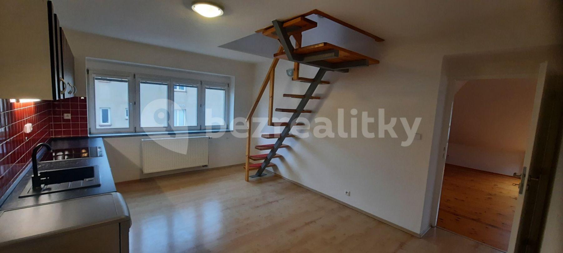 Prenájom bytu 3-izbový 105 m², U Strže, Praha, Praha