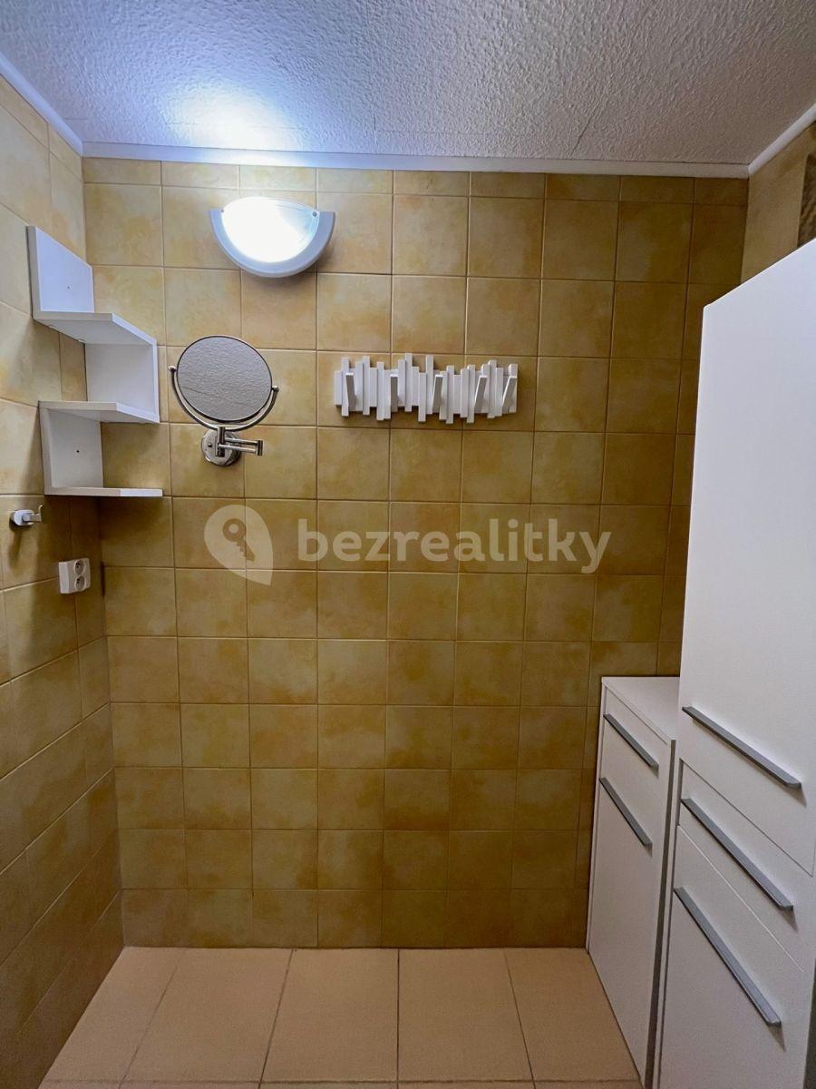 Prenájom bytu 3-izbový 71 m², Borovanského, Praha, Praha