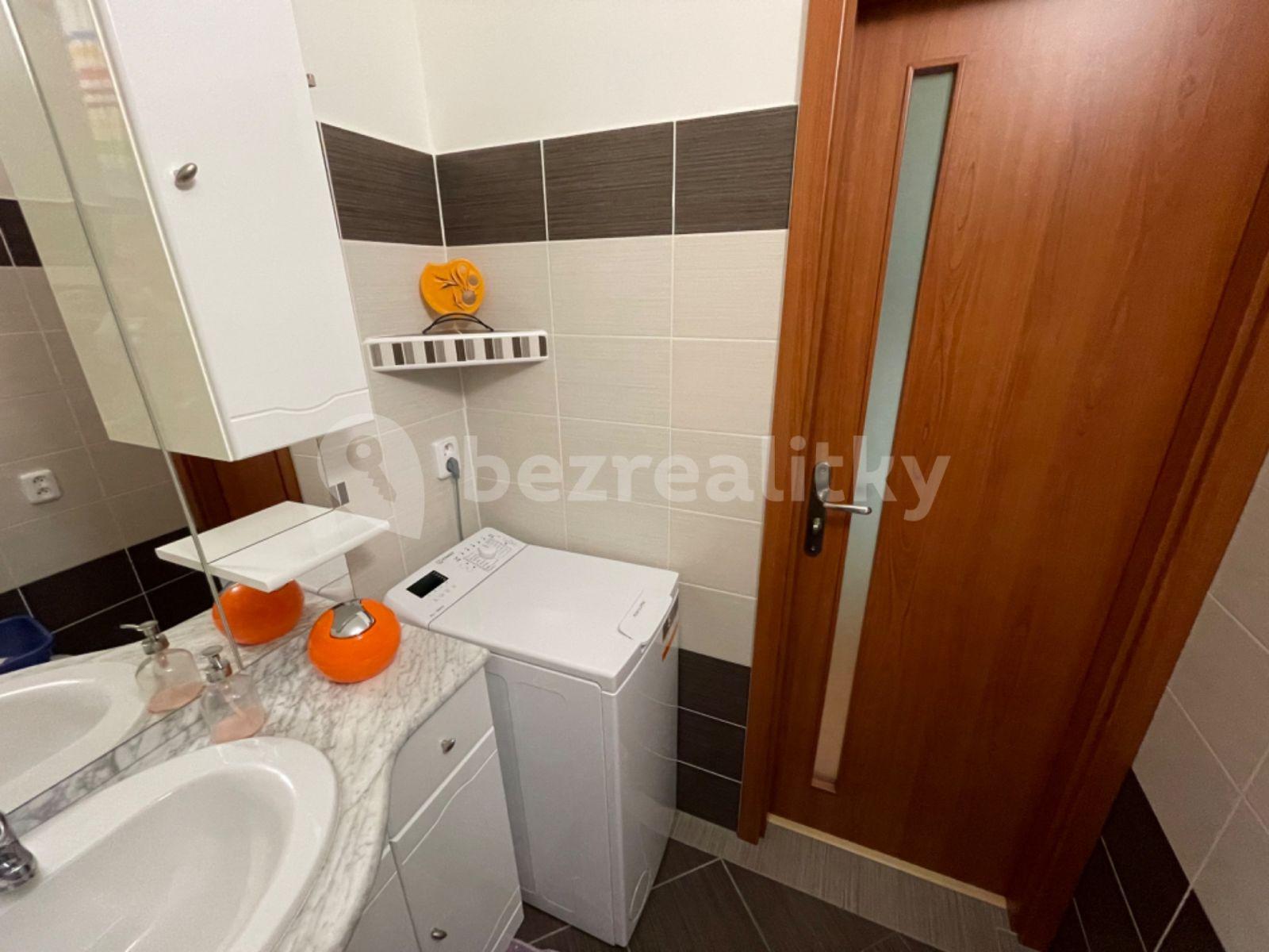 Prenájom bytu 2-izbový 60 m², Famfulíkova, Praha, Praha