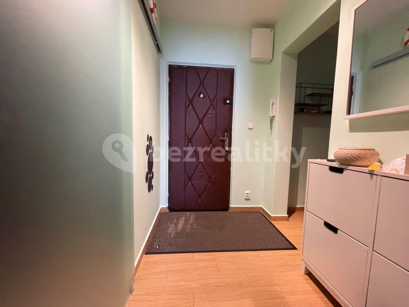 Prenájom bytu 2-izbový 60 m², Famfulíkova, Praha, Praha