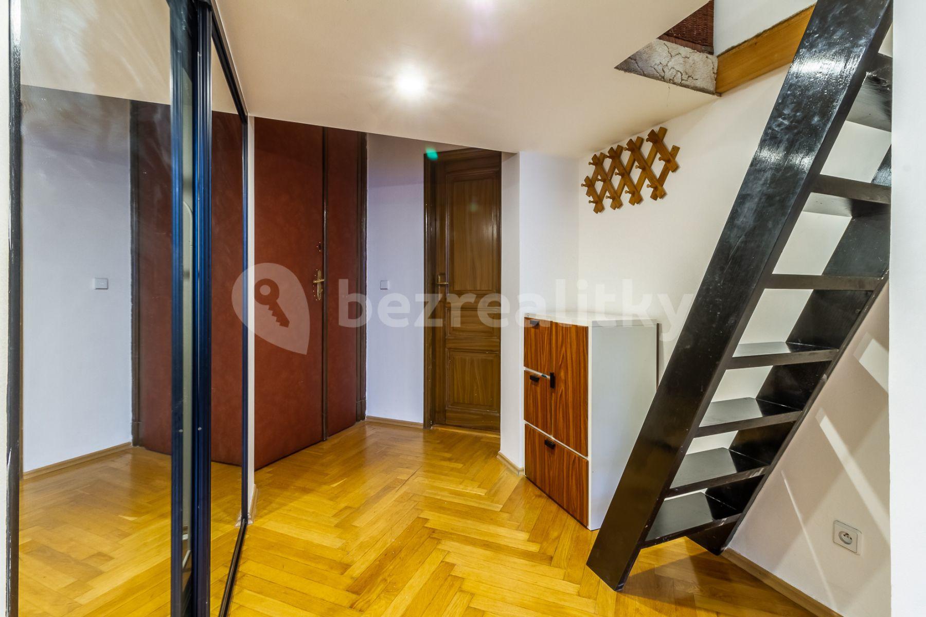 Prenájom bytu 2-izbový 45 m², Za Poříčskou bránou, Praha, Praha