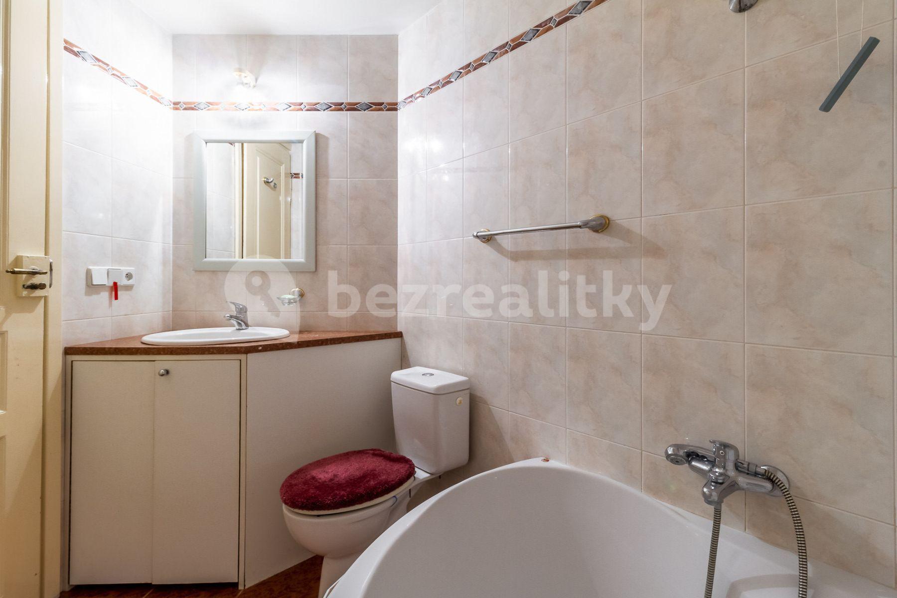 Prenájom bytu 2-izbový 45 m², Za Poříčskou bránou, Praha, Praha