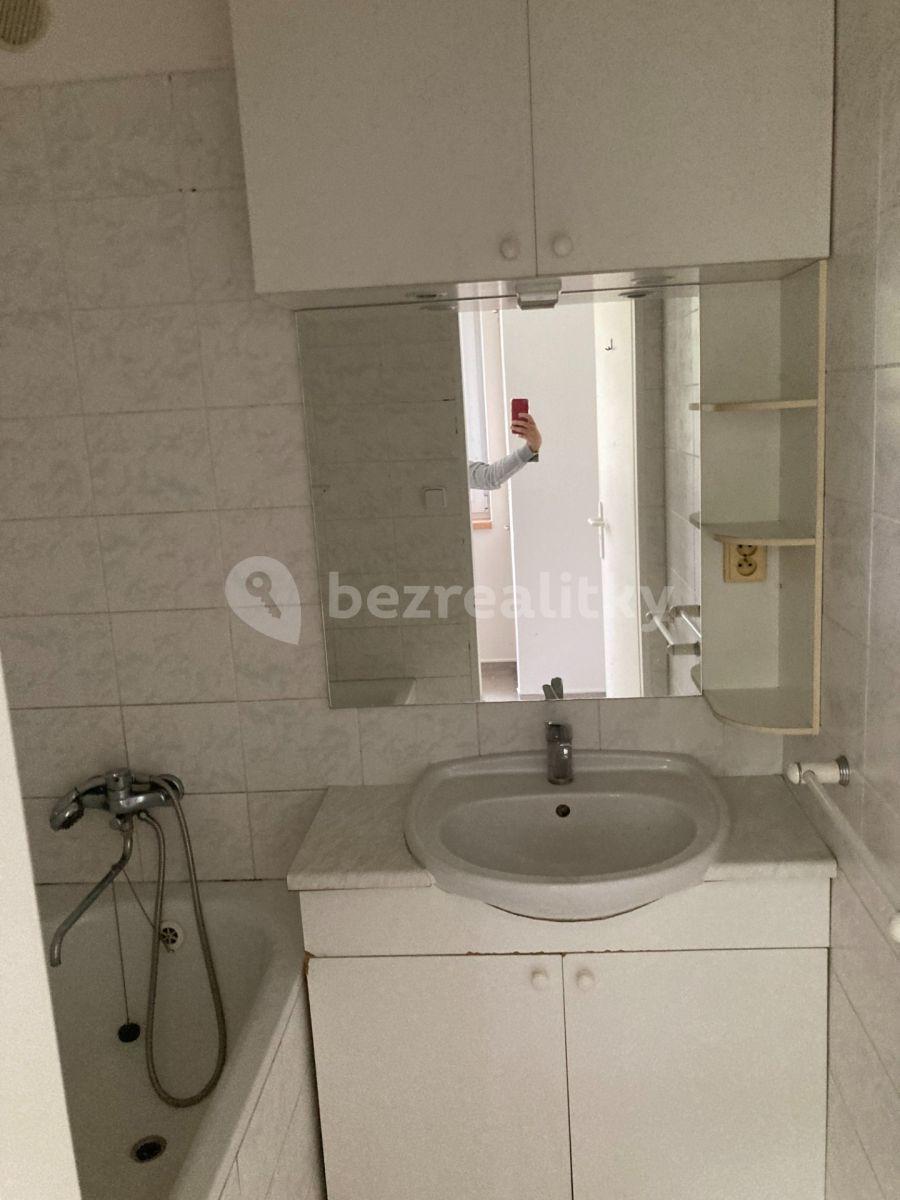 Prenájom bytu 2-izbový 56 m², Kvítková, Zlín, Zlínský kraj