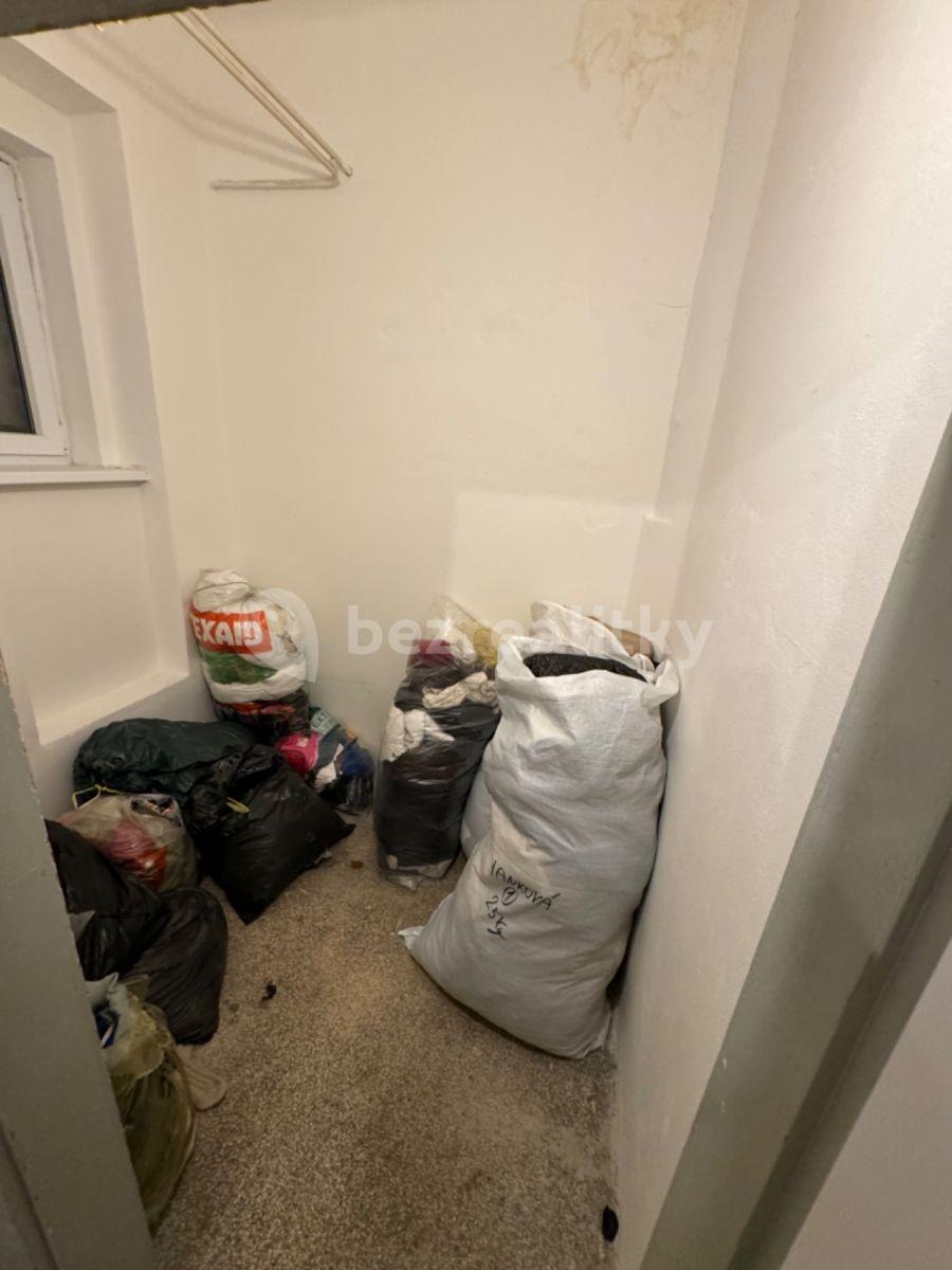 Prenájom nebytového priestoru 94 m², Osadní, Praha, Praha