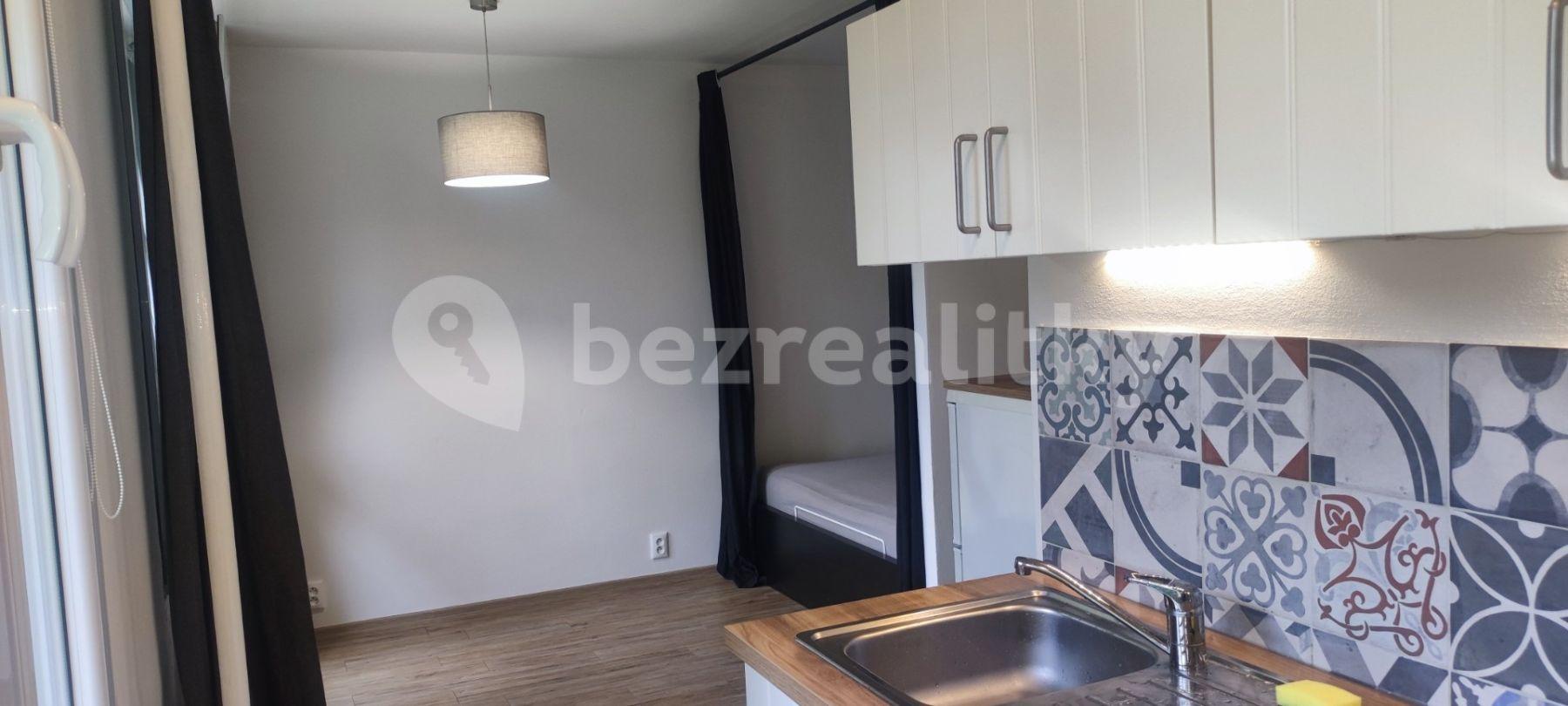 Prenájom bytu 1-izbový 27 m², Hurbanova, Praha, Praha