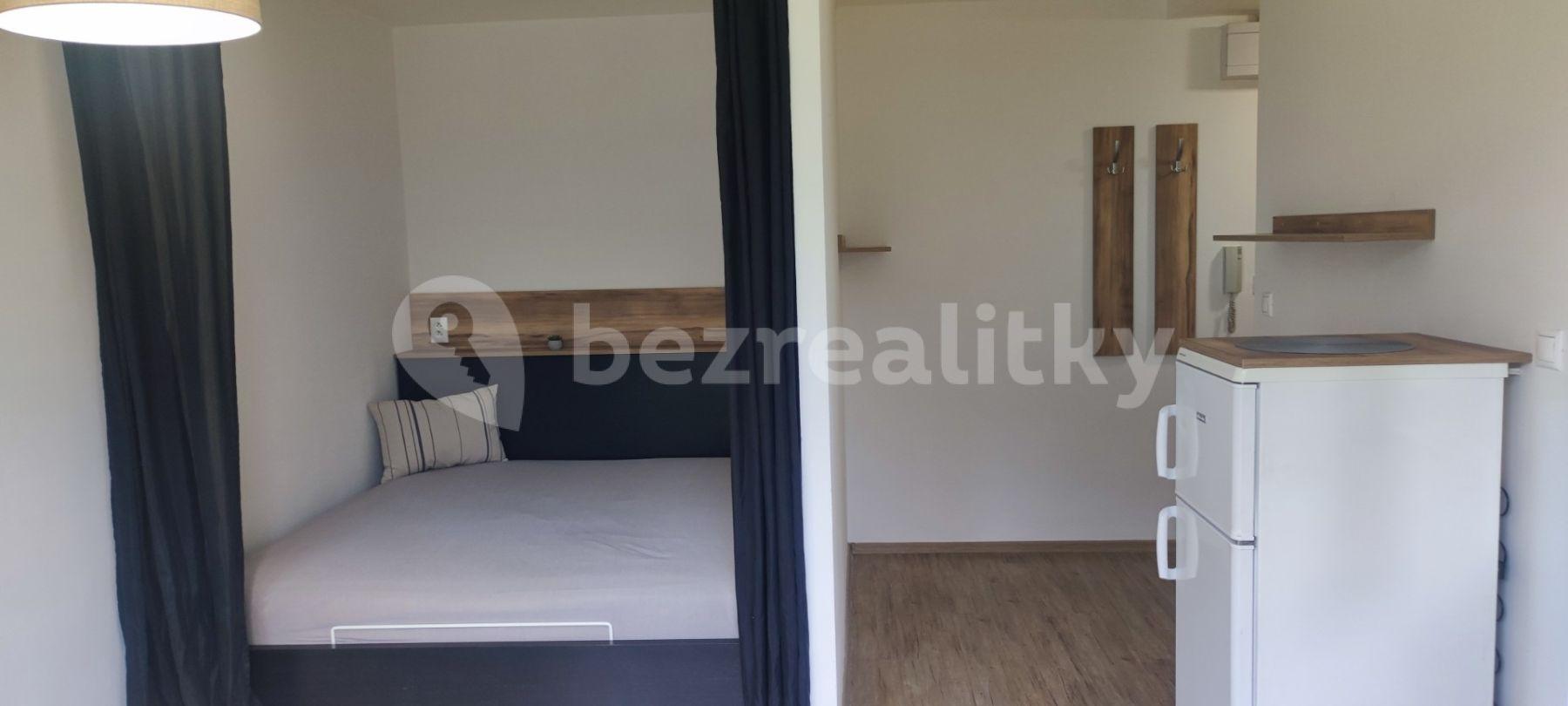 Prenájom bytu 1-izbový 27 m², Hurbanova, Praha, Praha