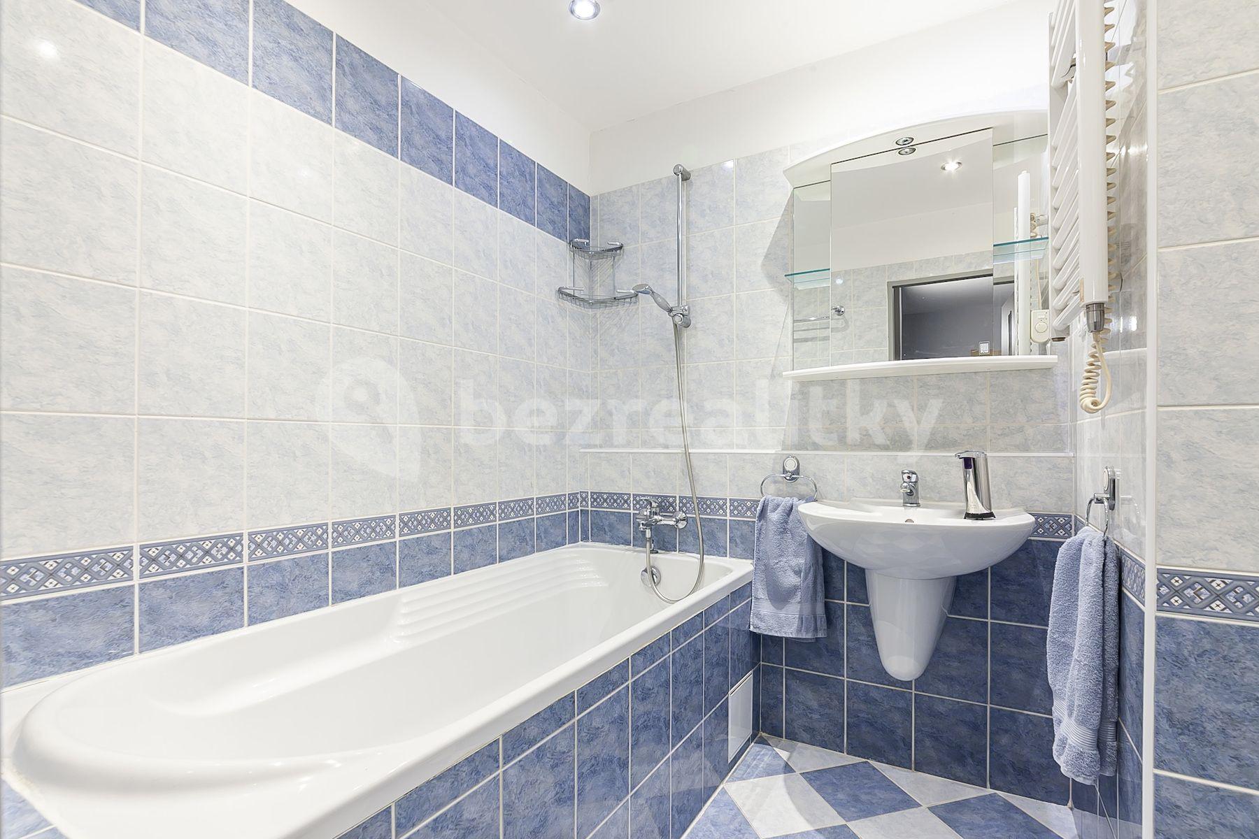 Predaj bytu 3-izbový 70 m², Krosenská, Praha, Praha