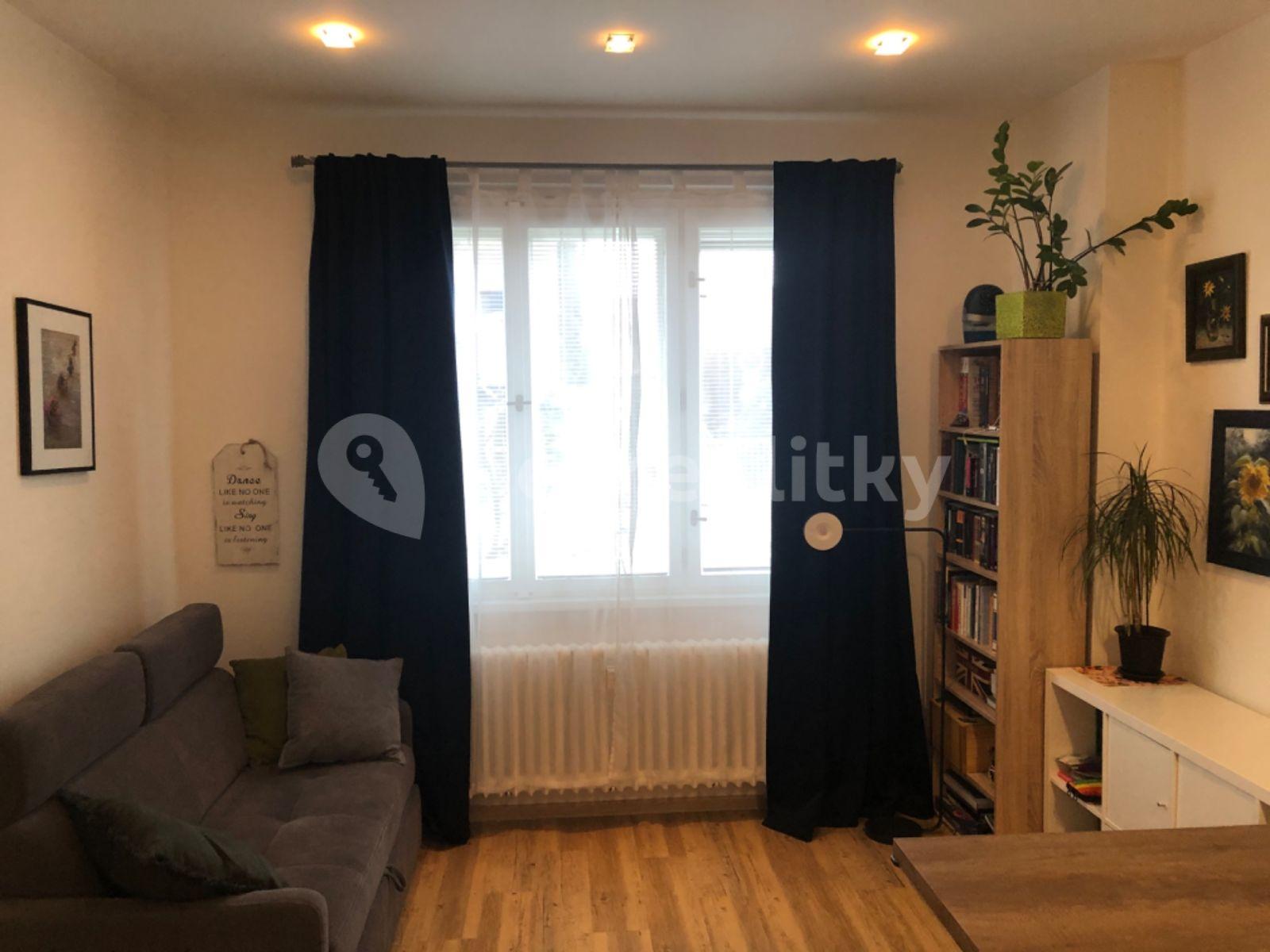 Prenájom bytu 2-izbový 46 m², Hradecká, Praha, Praha