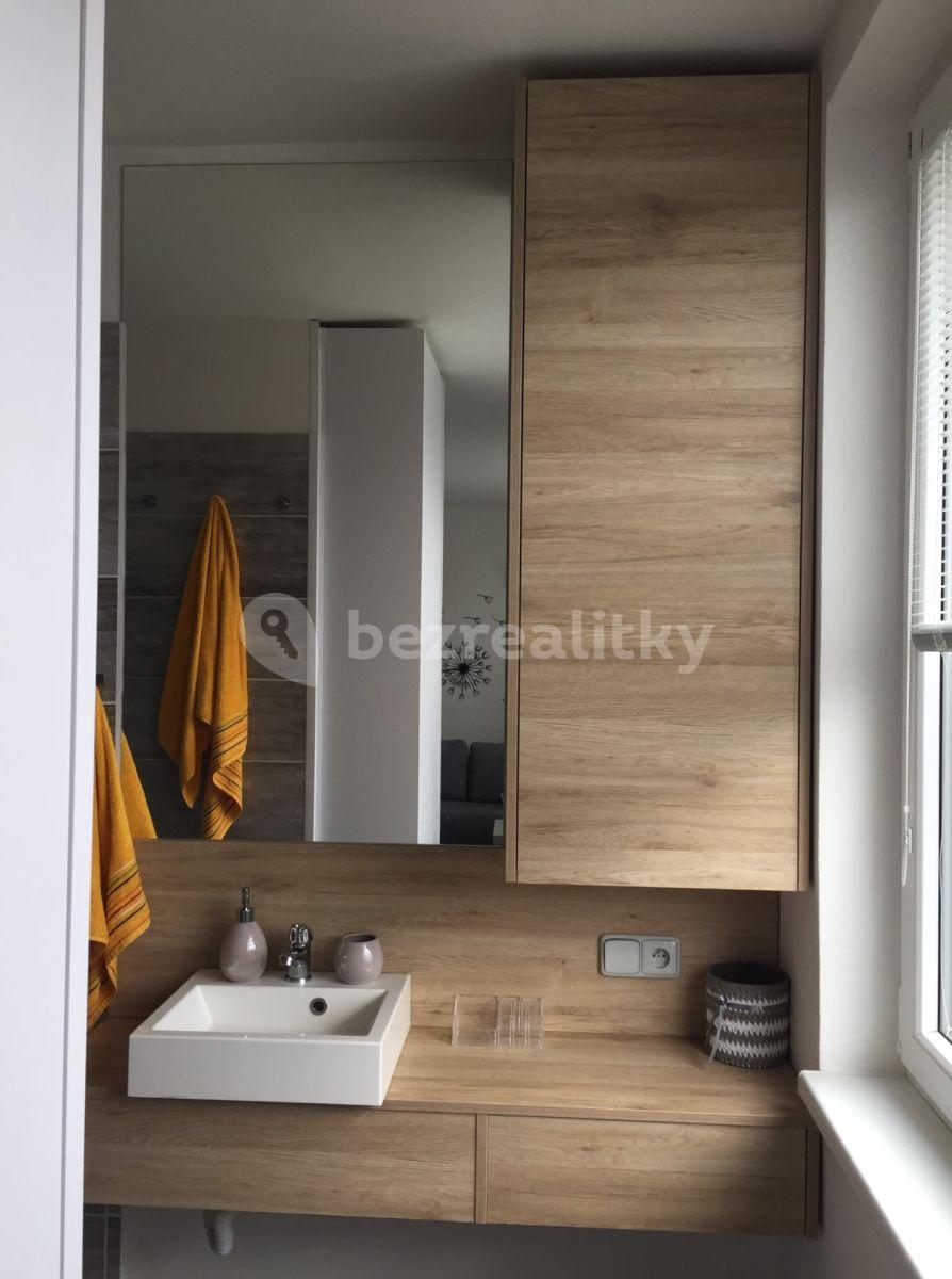 Prenájom bytu 1-izbový 31 m², Topolová, Praha, Praha