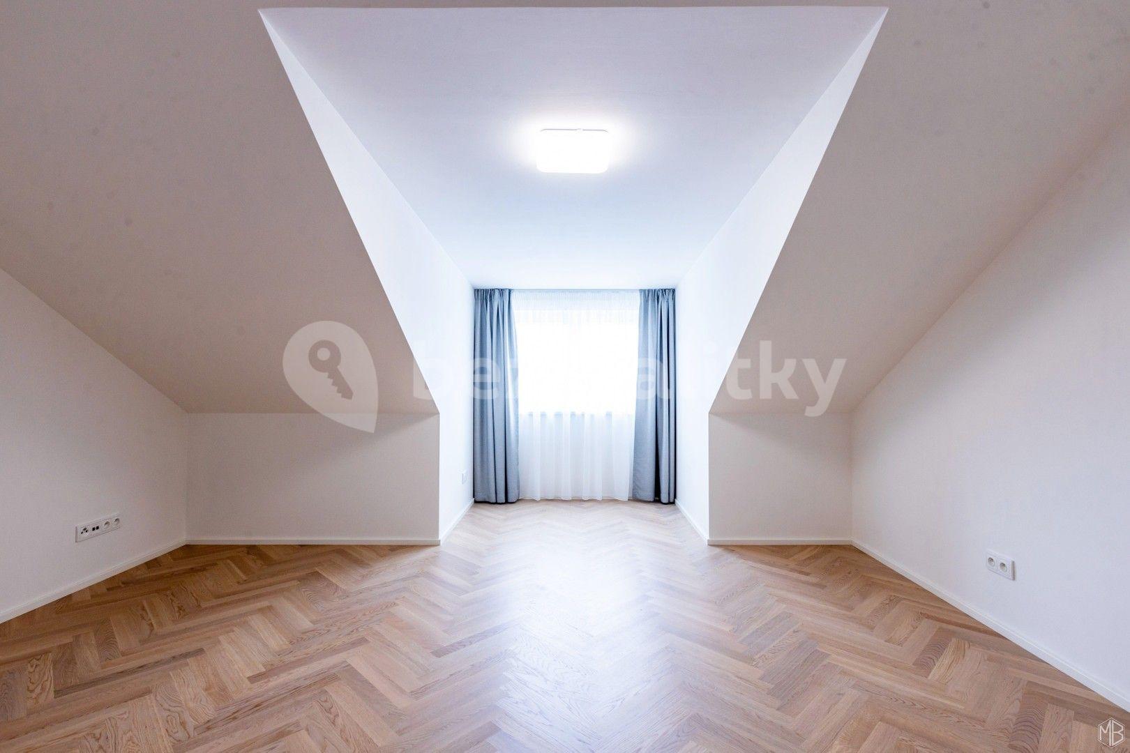 Prenájom bytu 2-izbový 65 m², 5. května, Praha, Praha