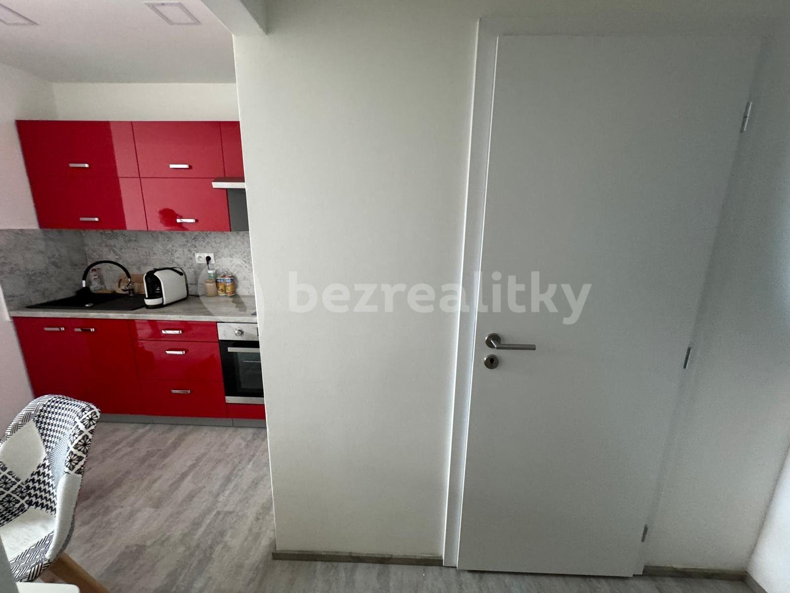 Prenájom bytu 1-izbový 28 m², Husova, Poděbrady, Středočeský kraj