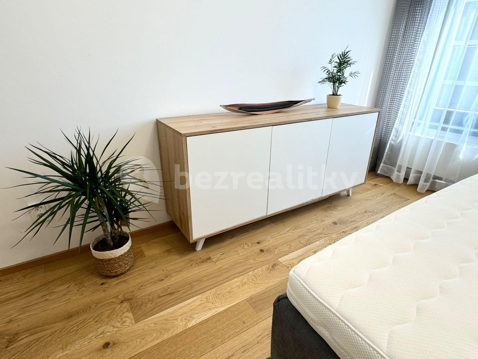 Prenájom bytu 2-izbový 65 m², Sokolova, Praha, Praha