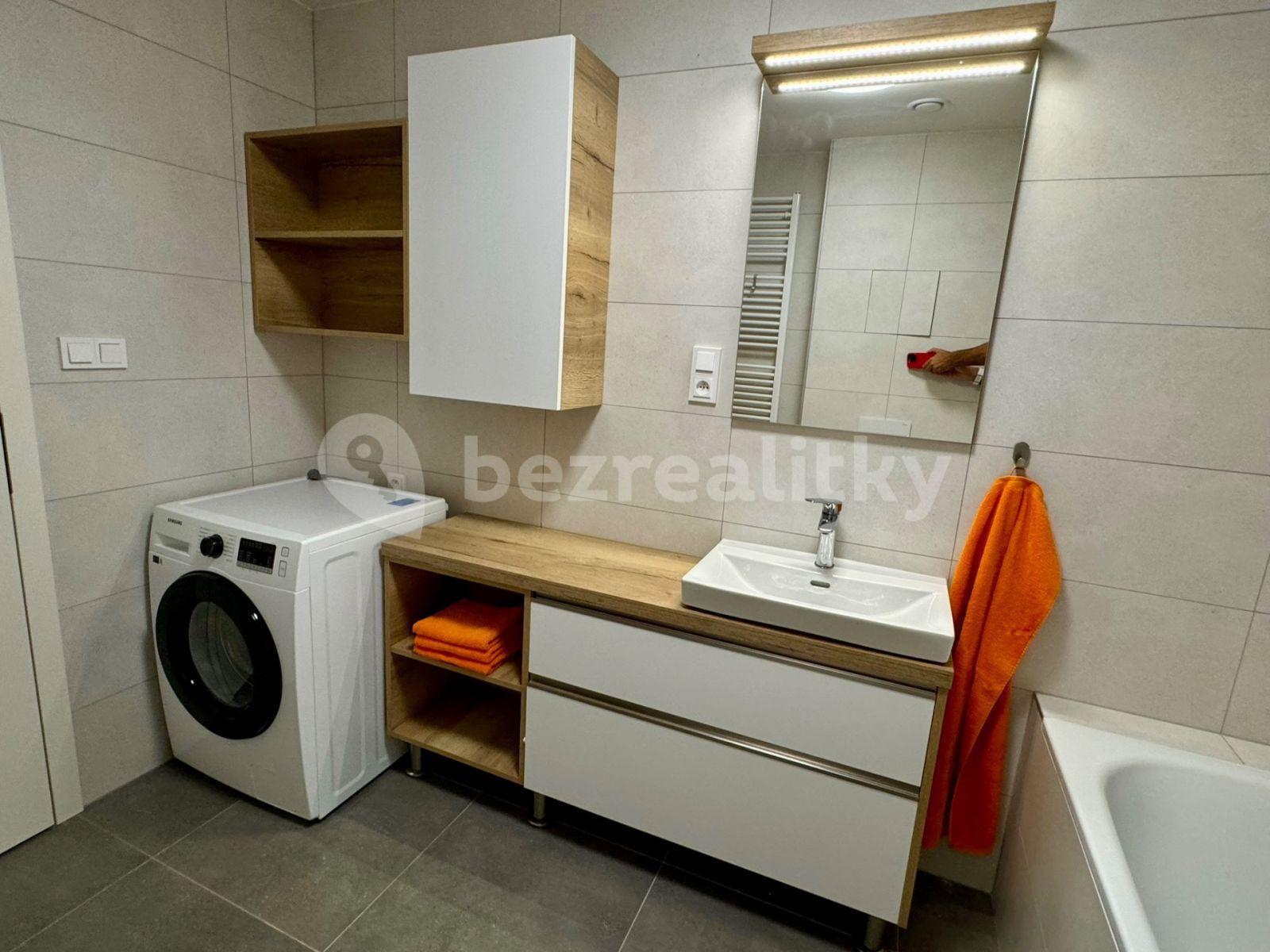 Prenájom bytu 2-izbový 65 m², Sokolova, Praha, Praha