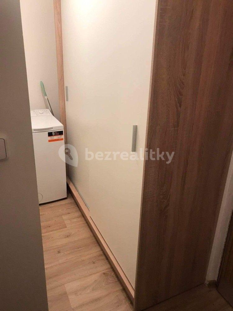 Prenájom bytu 1-izbový 37 m², Jana Zajíce, Pardubice, Pardubický kraj