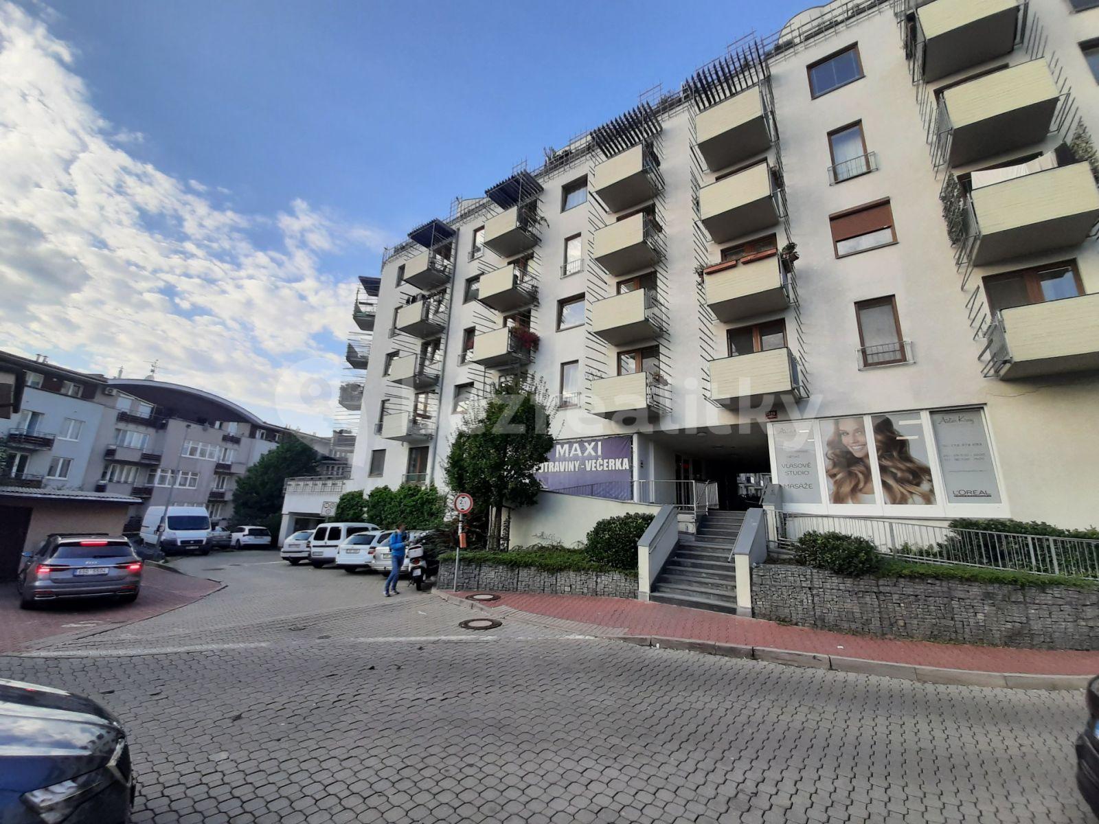 Prenájom bytu 1-izbový 43 m², Pelušková, Praha, Praha