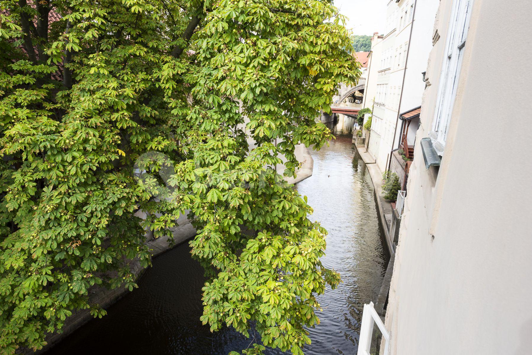 Prenájom bytu 2-izbový 56 m², U Lužického semináře, Praha, Praha