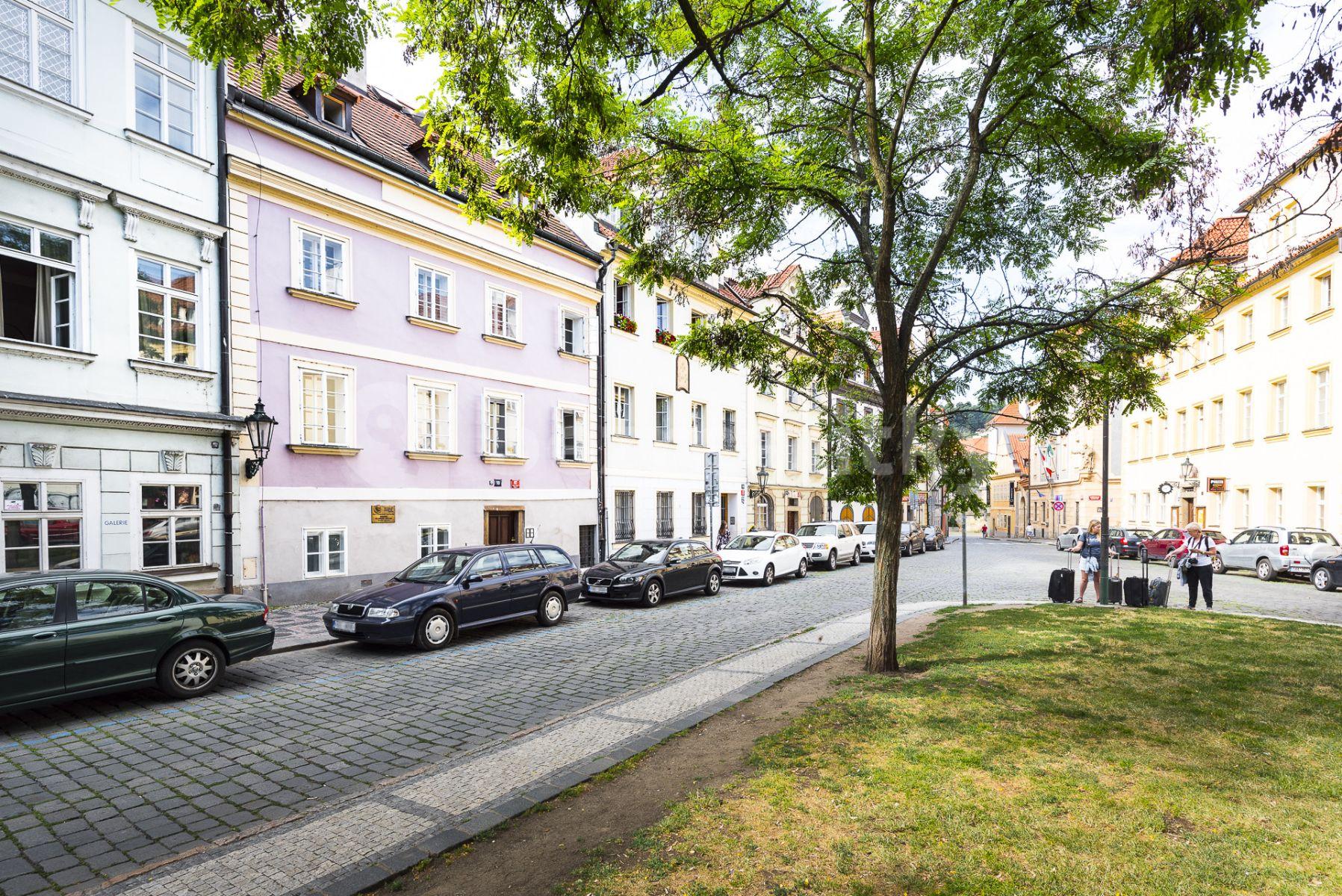 Prenájom bytu 2-izbový 56 m², U Lužického semináře, Praha, Praha