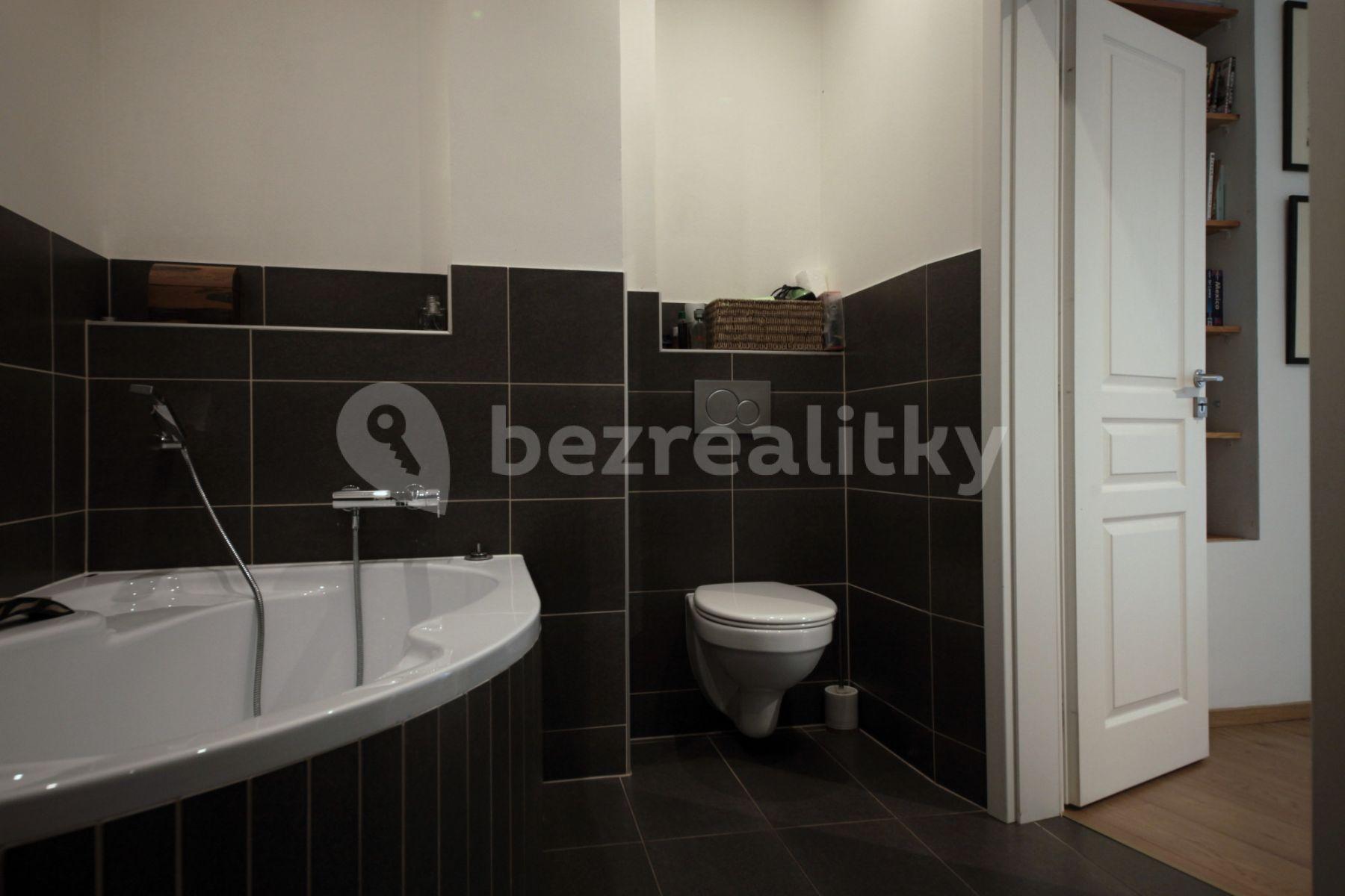 Prenájom bytu 3-izbový 90 m², Nádražní, Praha, Praha