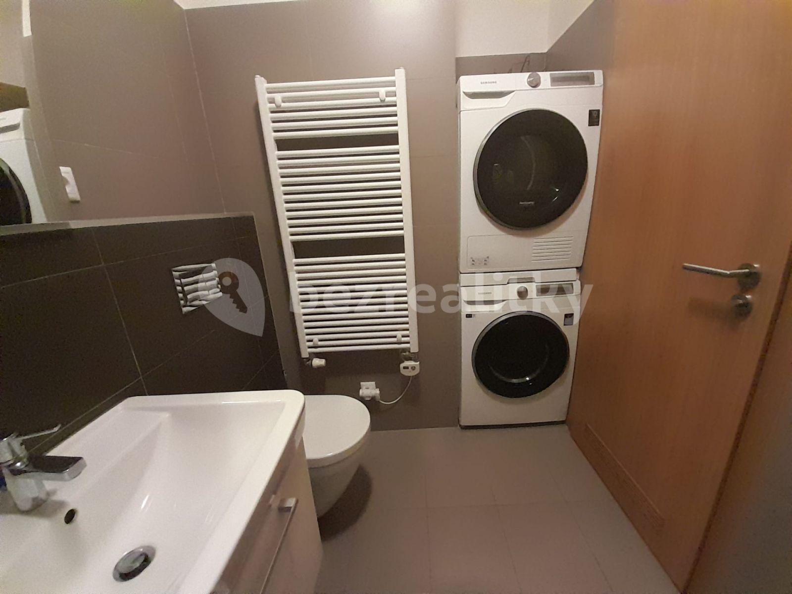 Prenájom bytu 3-izbový 69 m², Pod Dvorem, Praha, Praha