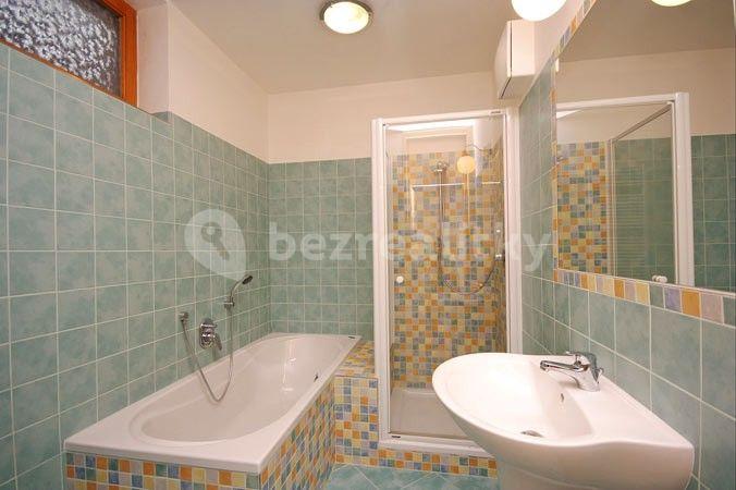 Prenájom bytu 2-izbový 76 m², U Stanice, Praha, Praha