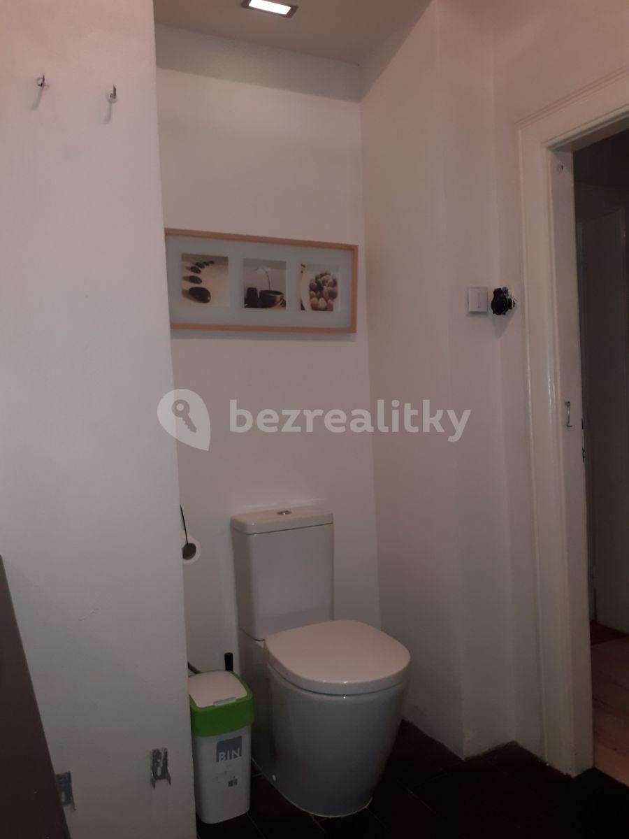 Prenájom bytu 4-izbový 100 m², Klemensova, Bratislava - mestská časť Staré Mesto, Bratislavský kraj