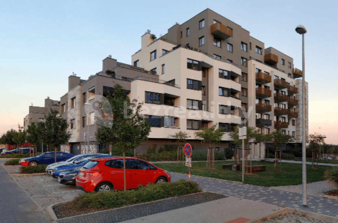 Prenájom bytu 1-izbový 37 m², Honzíkova, Praha, Praha