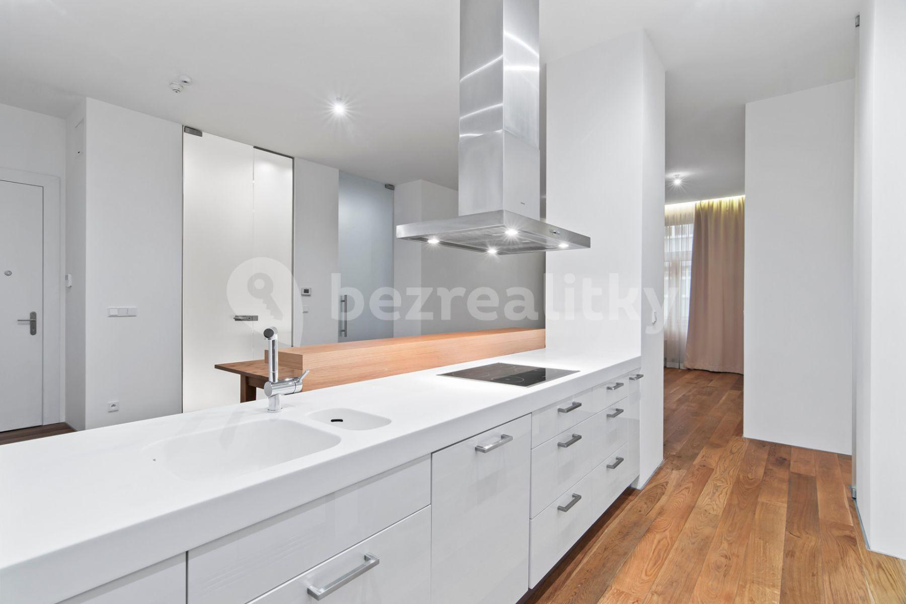 Prenájom bytu 3-izbový 114 m², Laubova, Praha, Praha