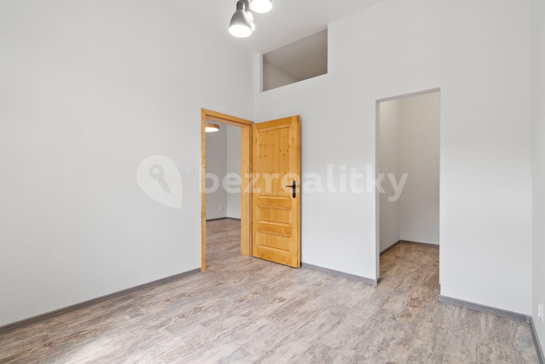 Prenájom bytu 3-izbový 66 m², Na Zámecké, Praha, Praha