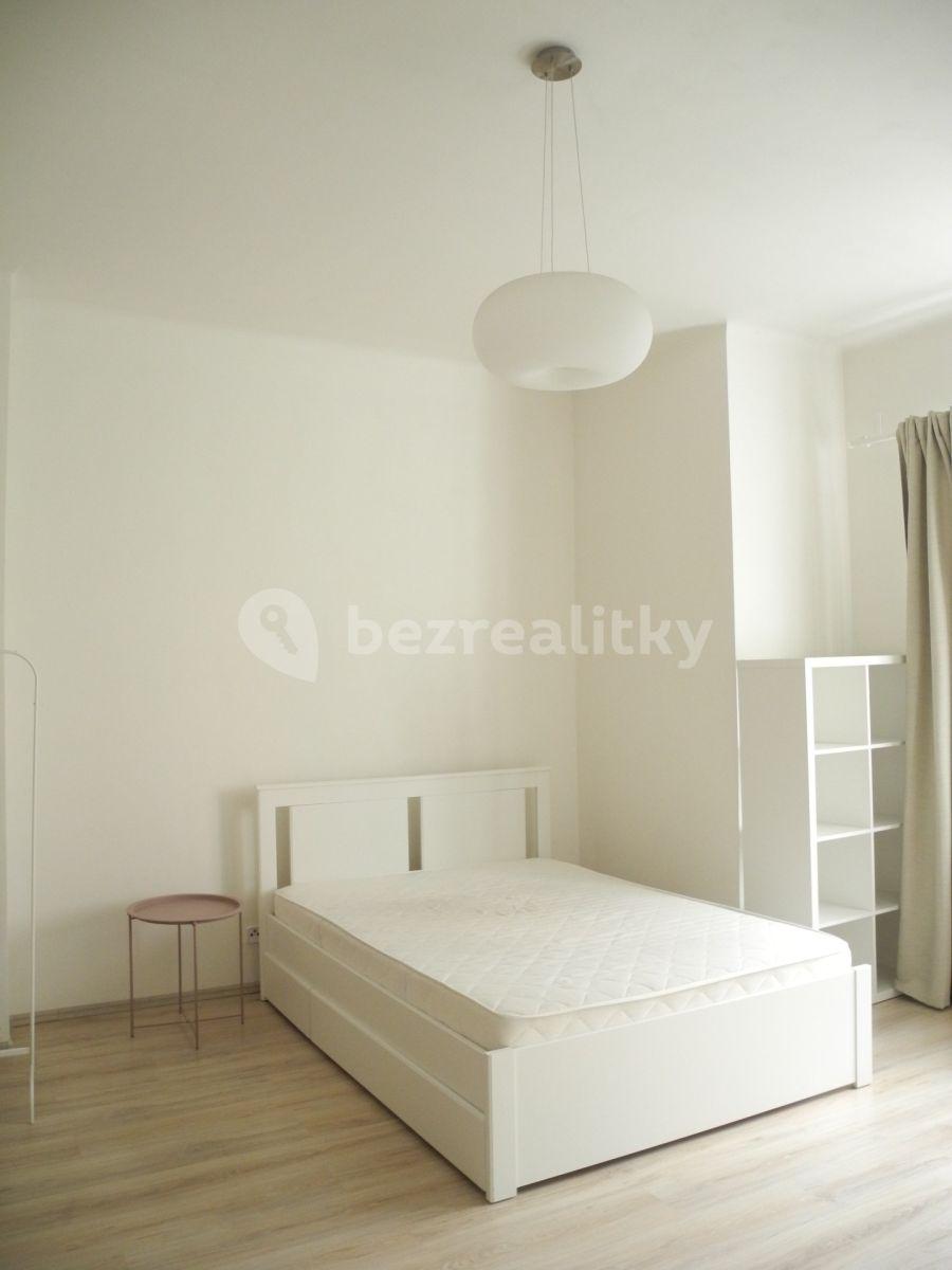 Prenájom bytu 1-izbový 32 m², Pod Radnicí, Praha, Praha