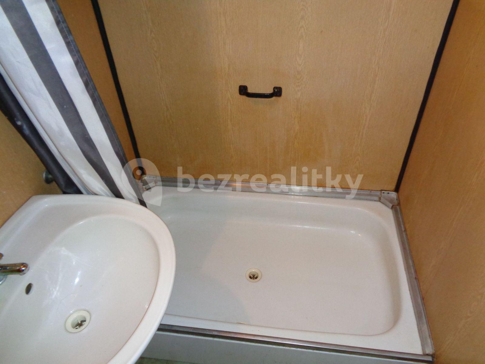 Prenájom bytu Garsoniéra 24 m², U Koupaliště, Karlovy Vary, Karlovarský kraj