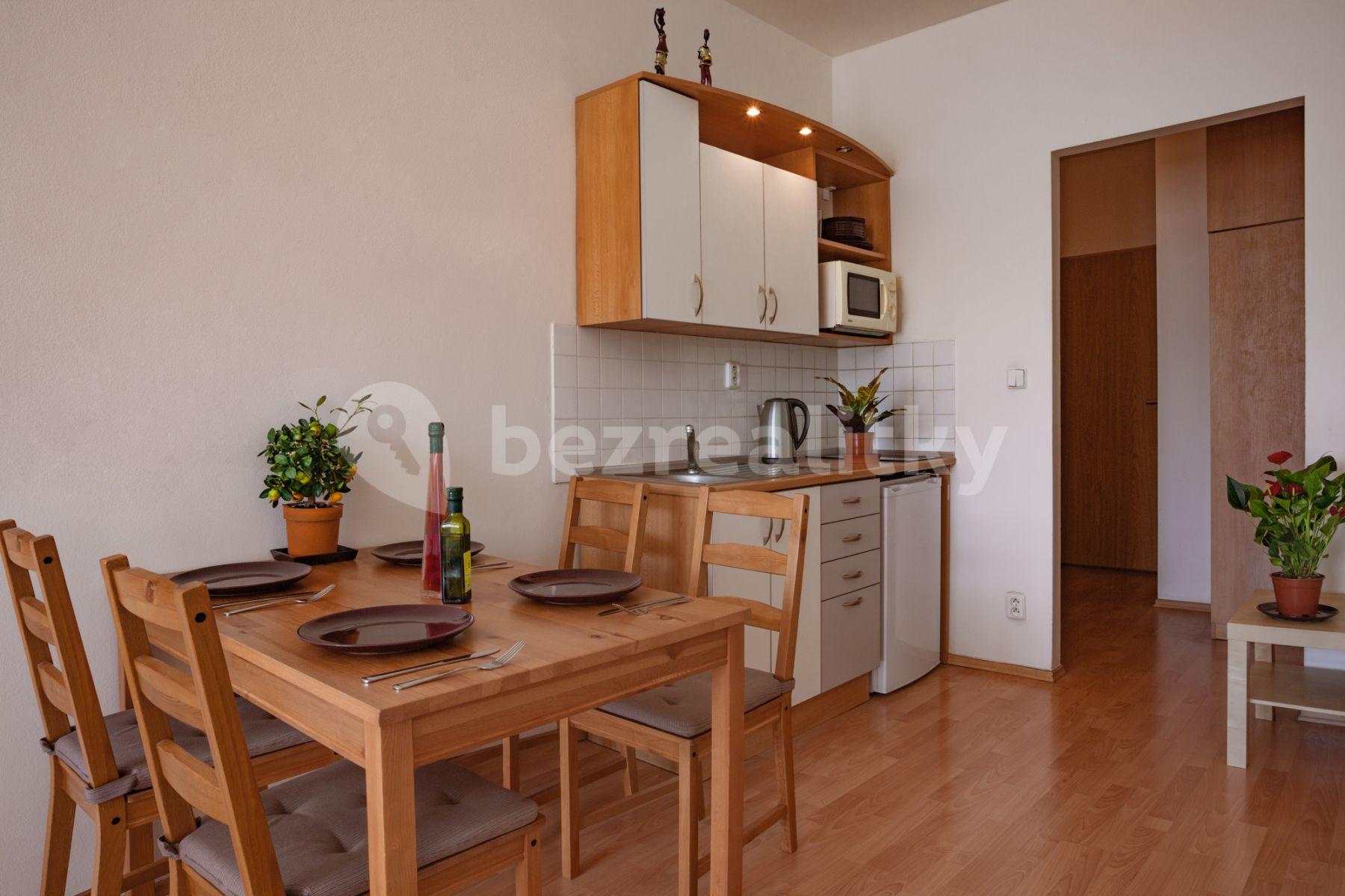 Prenájom bytu 1-izbový 33 m², Kozácká, Praha, Praha