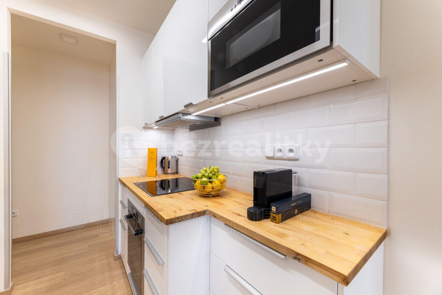 Prenájom bytu 3-izbový 75 m², Karlova, Praha, Praha