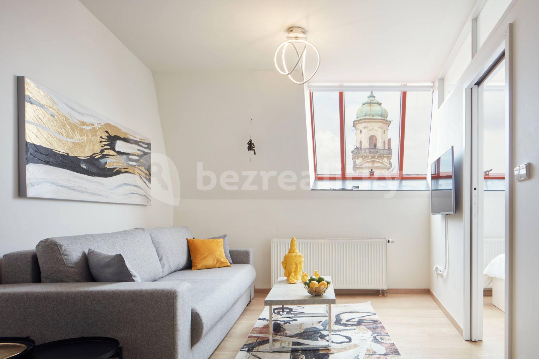 Prenájom bytu 3-izbový 75 m², Karlova, Praha, Praha