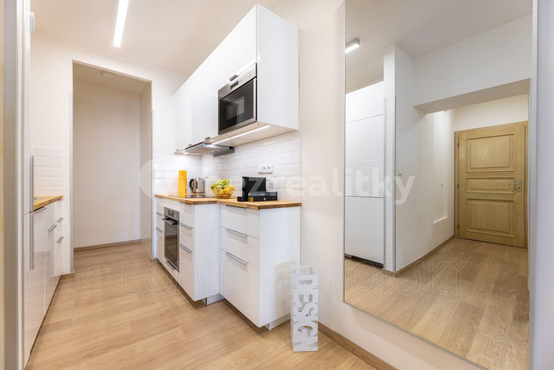 Prenájom bytu 3-izbový 75 m², Karlova, Praha, Praha