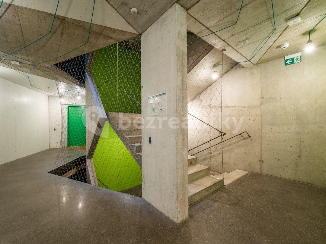 Prenájom bytu 2-izbový 56 m², Komunardů, Praha, Praha