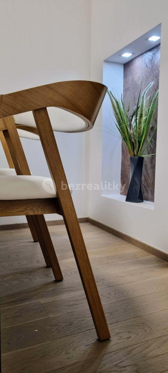 Prenájom bytu 2-izbový 63 m², Sokolovská, Praha, Praha