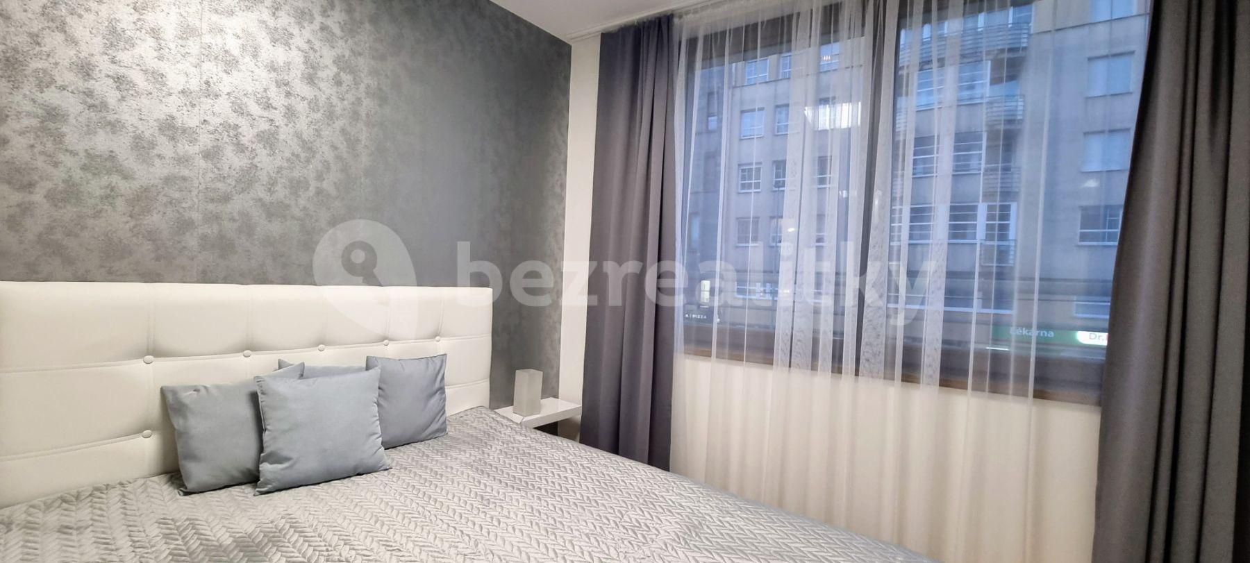 Prenájom bytu 2-izbový 63 m², Sokolovská, Praha, Praha