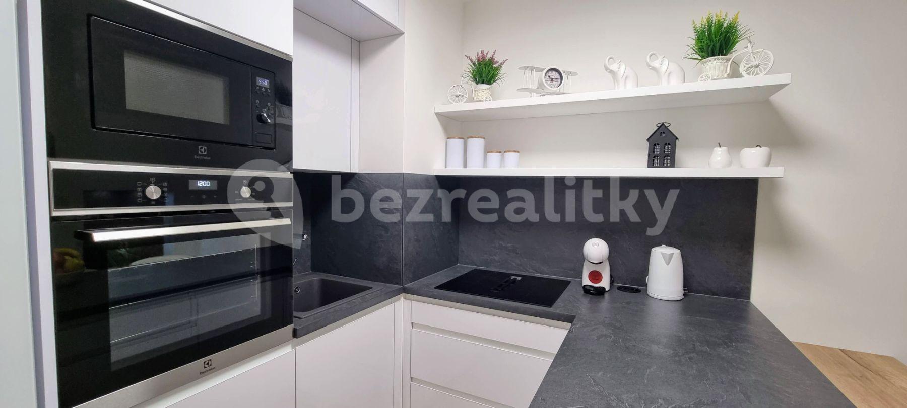 Prenájom bytu 2-izbový 63 m², Sokolovská, Praha, Praha