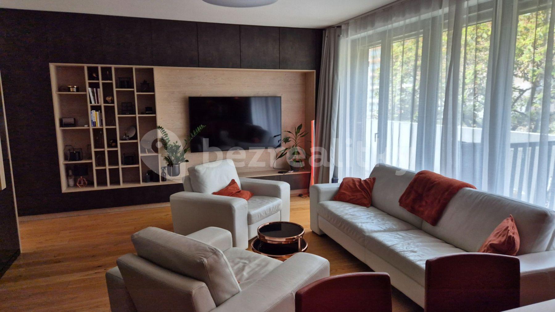 Prenájom bytu 2-izbový 72 m², Altajská, Praha, Praha