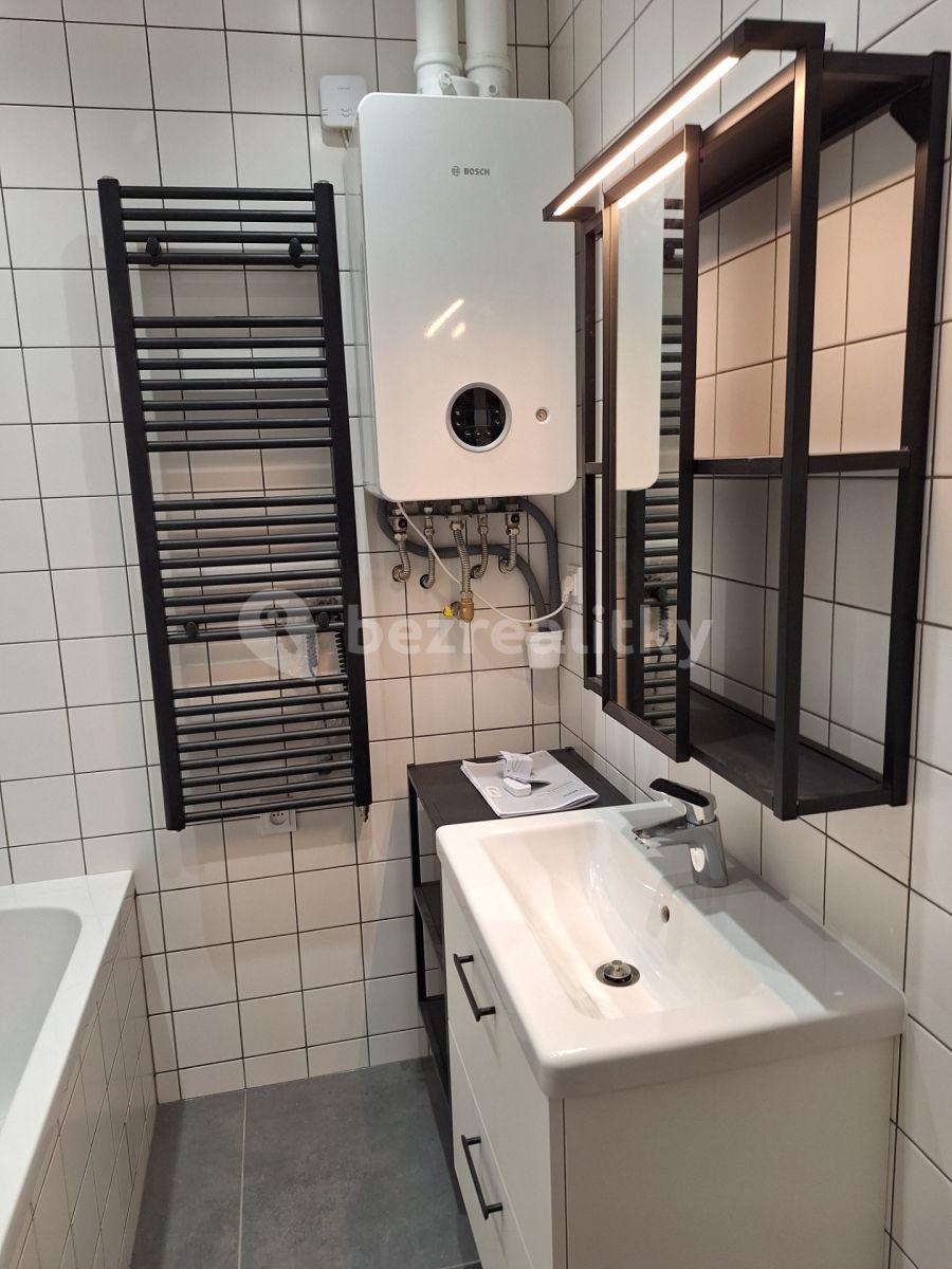 Prenájom bytu 4-izbový 96 m², Sezimova, Praha, Praha