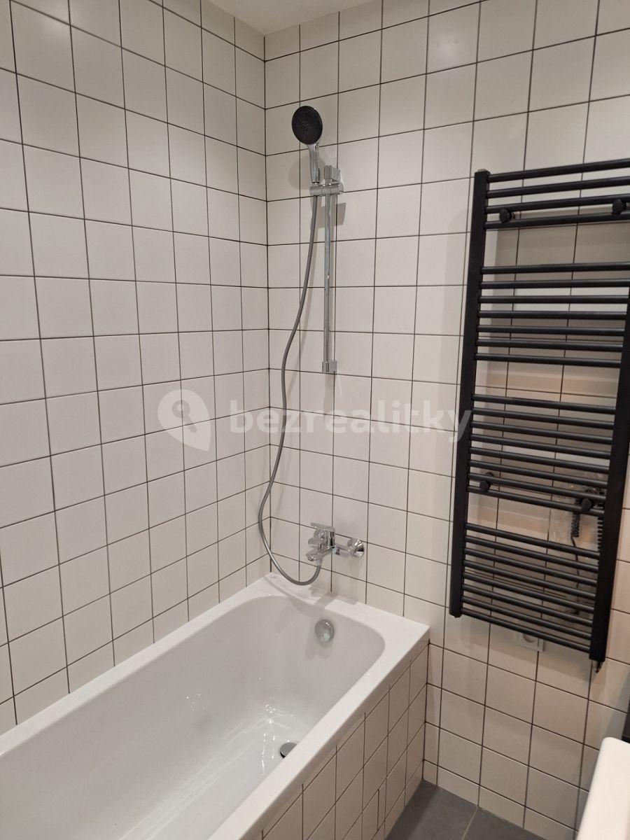 Prenájom bytu 4-izbový 96 m², Sezimova, Praha, Praha