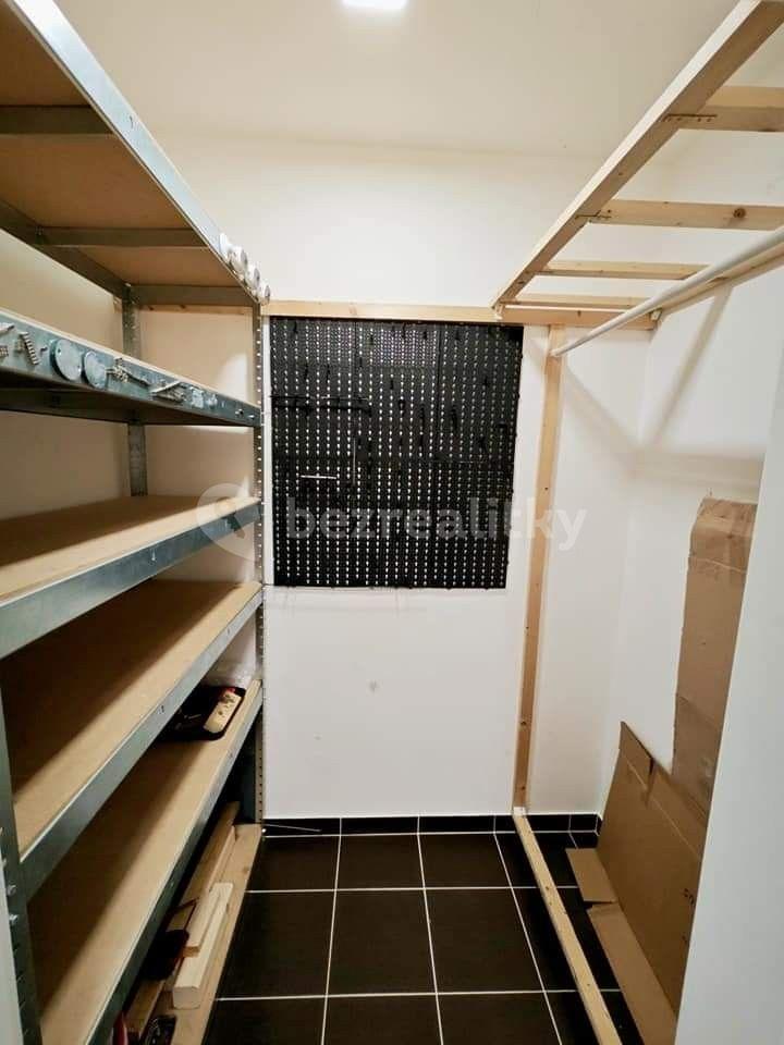 Prenájom bytu 2-izbový 45 m², U Svobodárny, Praha, Praha