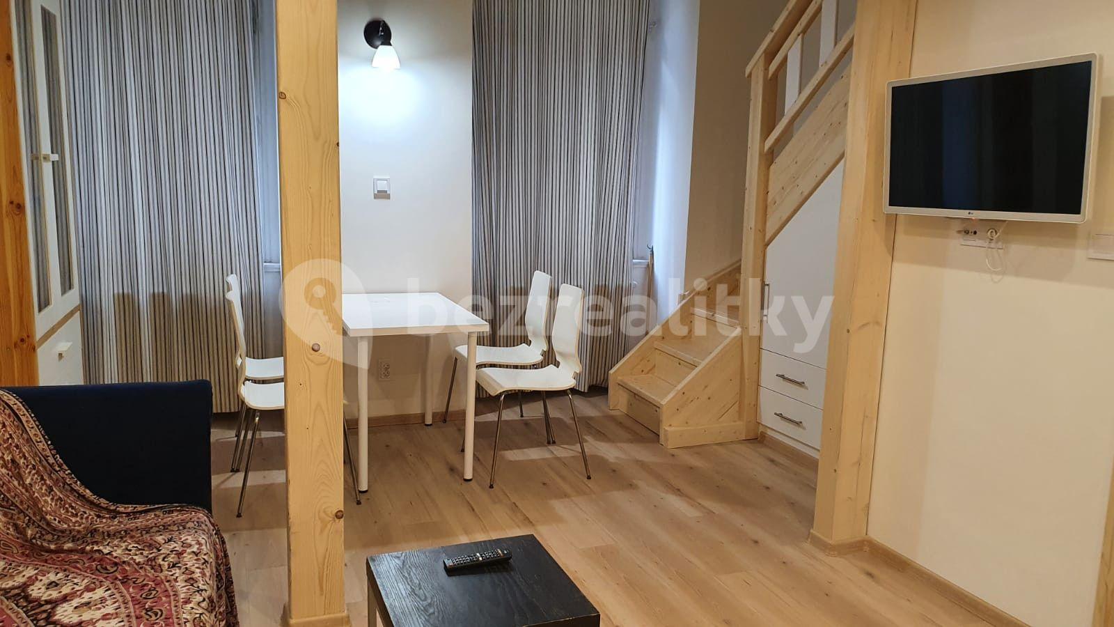 Prenájom bytu 3-izbový 46 m², Opatovická, Praha, Praha