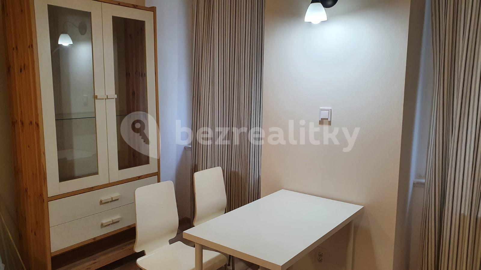 Prenájom bytu 3-izbový 46 m², Opatovická, Praha, Praha