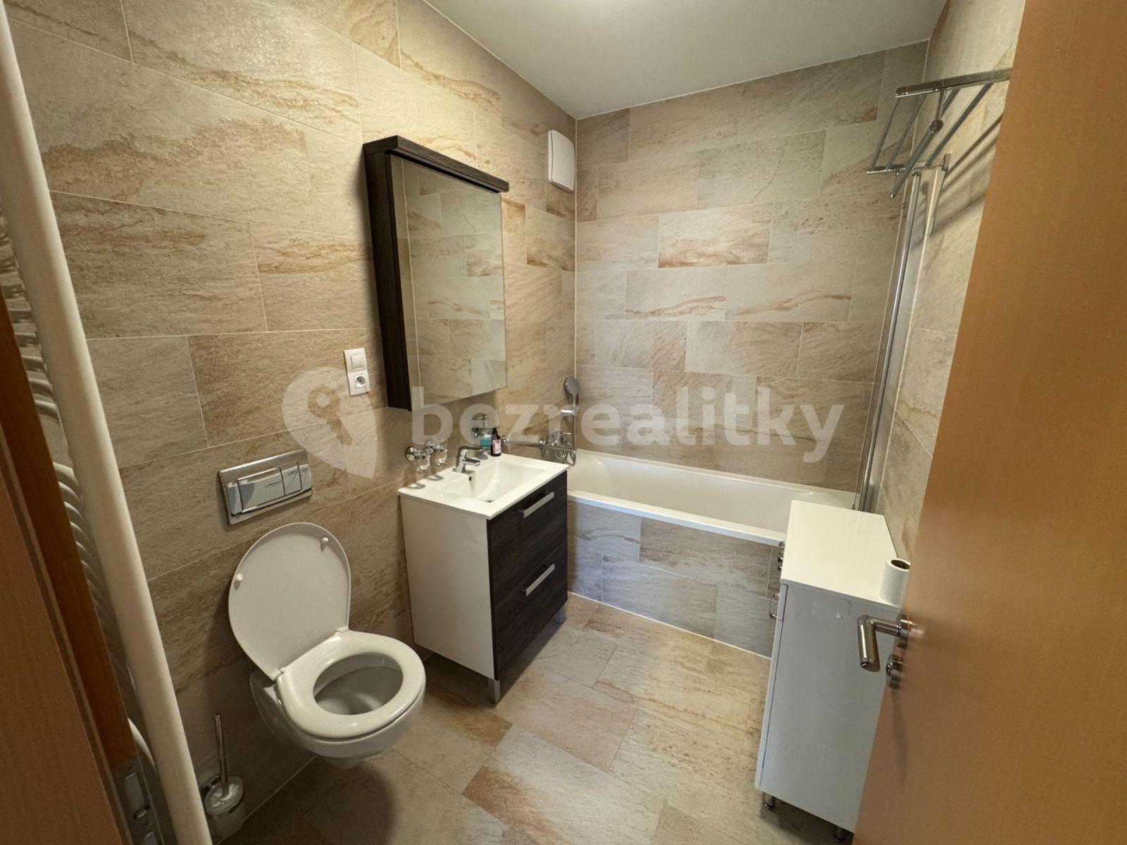 Prenájom bytu 4-izbový 90 m², Sazovická, Praha, Praha