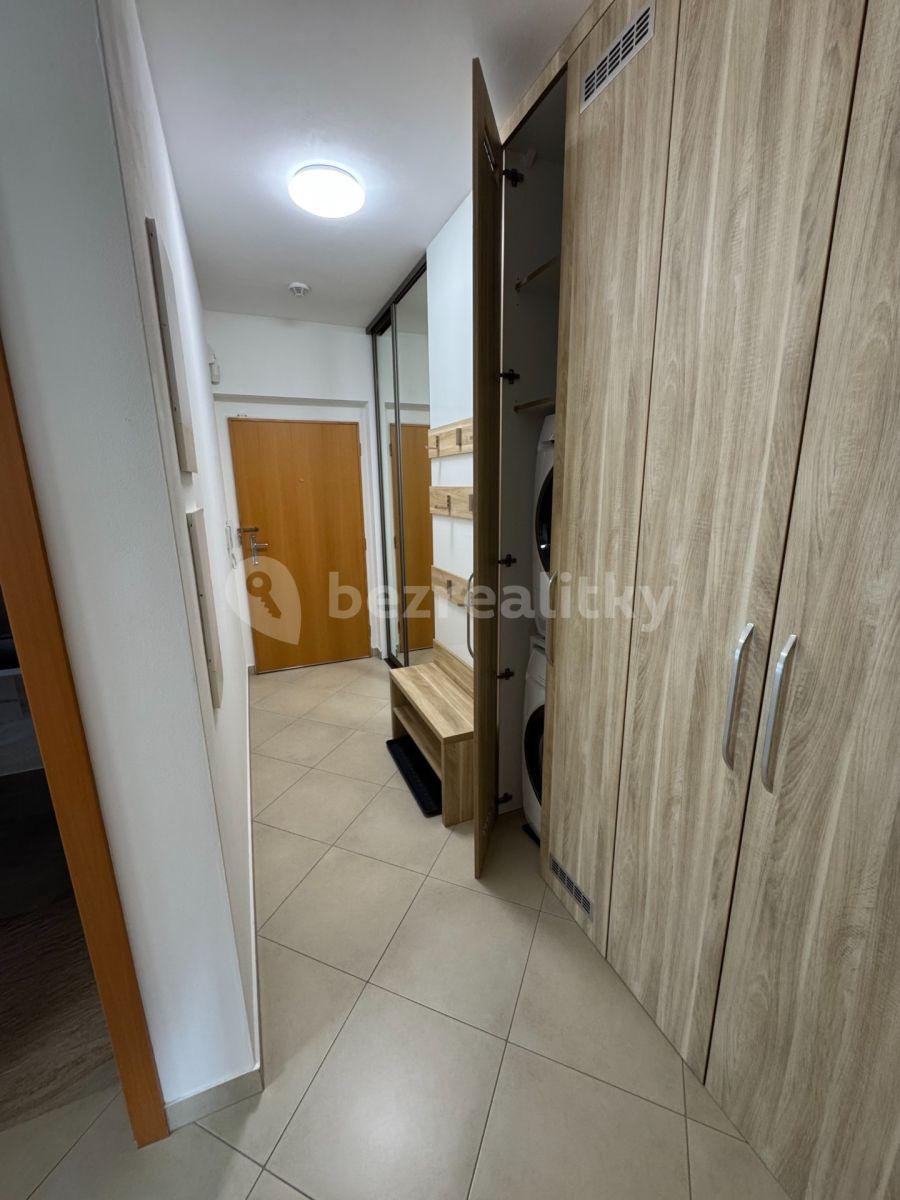 Prenájom bytu 4-izbový 90 m², Sazovická, Praha, Praha