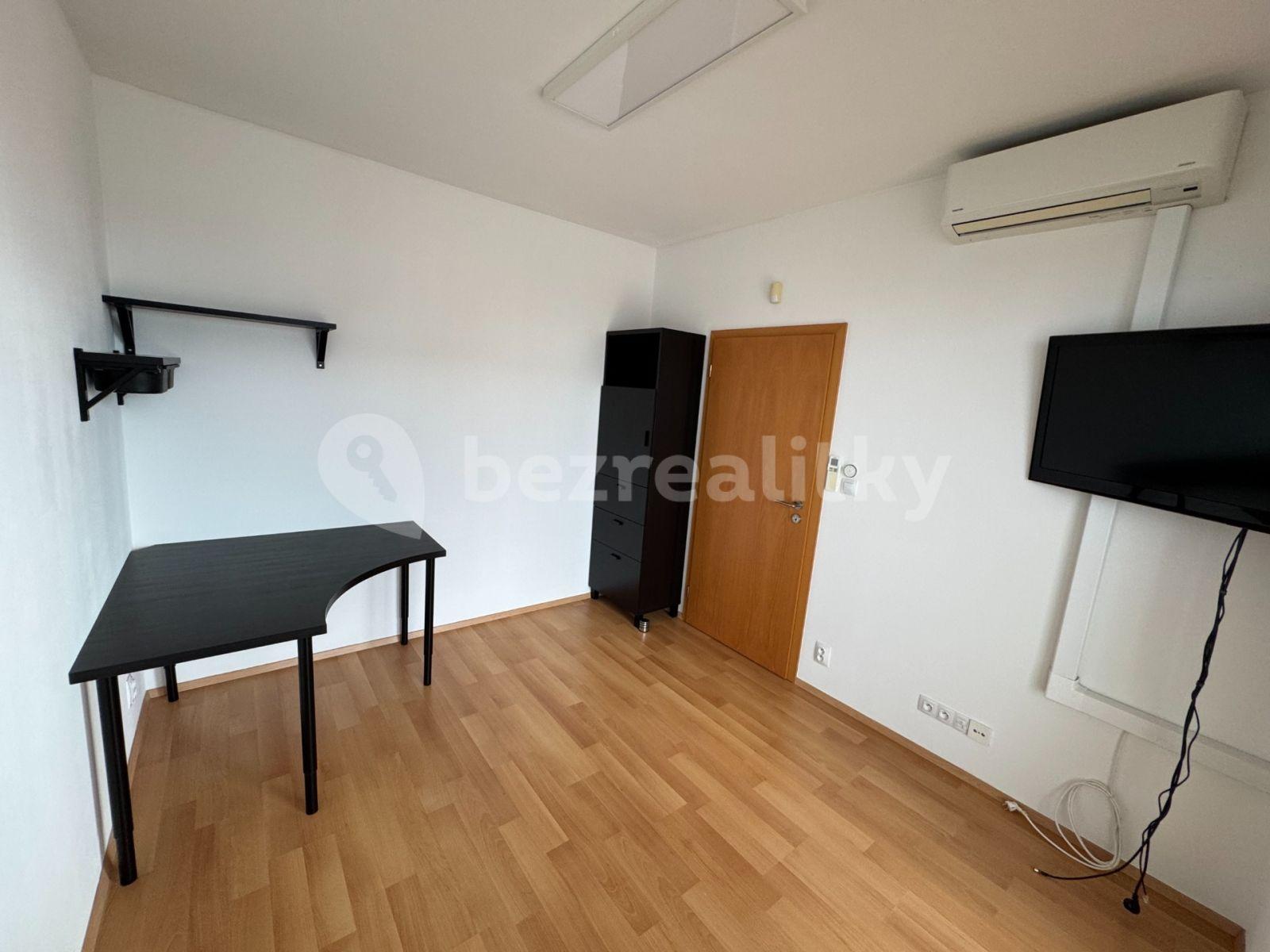 Prenájom bytu 4-izbový 90 m², Sazovická, Praha, Praha